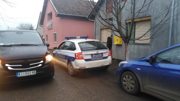 САЗНАО ДА ЈЕ ЉУБАВНИК ЊЕГОВЕ ЖЕНЕ? Нови детаљи злочина у Кикинди – Золтан оставио кола насред улице, чекићем убио Тимотија (ВИДЕО) САЗНАО ДА ЈЕ ЉУБАВНИК ЊЕГОВЕ ЖЕНЕ? Нови детаљи злочина у Кикинди – Золтан оставио кола насред улице, чекићем убио Тимотија (ВИДЕО)