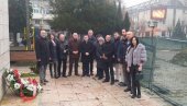УМЕСТО БОРЦИМА, ПОЛАГАЛИ ВЕНЦЕ ДЕДА МРАЗУ: Дан Општине Бијело Поље, по оценама СНП прошао скандалозно