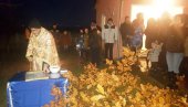 ЗА ДЕЦУ ПАКЕТИЋИ, ЗА ОДРАСЛЕ ПОСЛУЖЕЊЕ: Наставља се традиција Бадње вечери у Поточцу ЗА ДЕЦУ ПАКЕТИЋИ, ЗА ОДРАСЛЕ ПОСЛУЖЕЊЕ: Наставља се традиција Бадње вечери у Поточцу