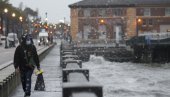 КАЛИФОРНИЈА НА УДАРУ ЦИКЛОН БОМБЕ: Ванредно стање због олује, наређена евакуација КАЛИФОРНИЈА НА УДАРУ ЦИКЛОН БОМБЕ: Ванредно стање због олује, наређена евакуација