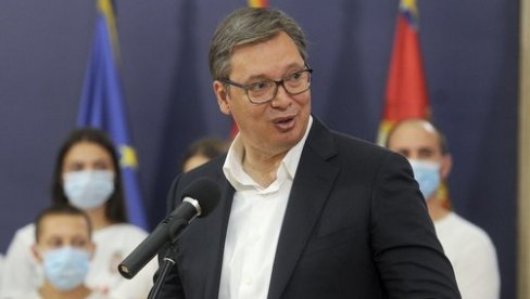 DA, I JA SAM SNS BOT: Vučić odgovorio na hajku i pružio podršku simpatizerima Srpske napredne stranke (FOTO)