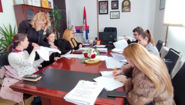 ПОТПИСИВАЊЕ УГОВОРА СА ПОСЛОДАВЦИМА ДО 19. ЈАНУАРА: Шанса за 7.650 младих ПОТПИСИВАЊЕ УГОВОРА СА ПОСЛОДАВЦИМА ДО 19. ЈАНУАРА: Шанса за 7.650 младих