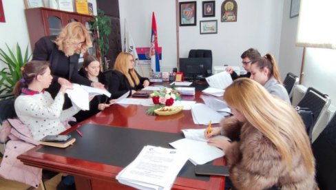 POTPISIVANJE UGOVORA SA POSLODAVCIMA DO 19. JANUARA: Šansa za 7.650 mladih POTPISIVANJE UGOVORA SA POSLODAVCIMA DO 19. JANUARA: Šansa za 7.650 mladih