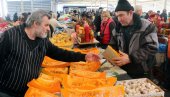 PASULJ, VOĆE, BUNDEVA NAJTRAŽENIJI: Gužva na pijaci u Smederevu uoči praznika (FOTO) PASULJ, VOĆE, BUNDEVA NAJTRAŽENIJI: Gužva na pijaci u Smederevu uoči praznika (FOTO)