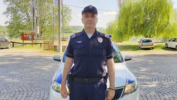 60. НАЈПЛЕМЕНИТИЈИ ПОДВИГ - ДЕЧАКА ИЗВУКАО ИЗ СТРУЈНОГ КОЛА: Светислав Ђурица, из Гајдобре, по тинејџера на врх далековода 60. НАЈПЛЕМЕНИТИЈИ ПОДВИГ - ДЕЧАКА ИЗВУКАО ИЗ СТРУЈНОГ КОЛА: Светислав Ђурица, из Гајдобре, по тинејџера на врх далековода