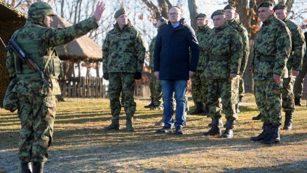 ПРОЈЕКАТ 5000 СПЕЦИЈАЛАЦА ЈЕ ВЕЋ ПОСТАВЉЕН, А БИЋЕ И НОВИХ БАЗА: Вучевић открио нове детаље ПРОЈЕКАТ 5000 СПЕЦИЈАЛАЦА ЈЕ ВЕЋ ПОСТАВЉЕН, А БИЋЕ И НОВИХ БАЗА: Вучевић открио нове детаље