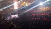 ВЕЛИЧАНСТВЕН СНИМАК ИЗ ПОДГОРИЦЕ: Горели бадњаци, тробојке се високо вијоре (ВИДЕО) ВЕЛИЧАНСТВЕН СНИМАК ИЗ ПОДГОРИЦЕ: Горели бадњаци, тробојке се високо вијоре (ВИДЕО)