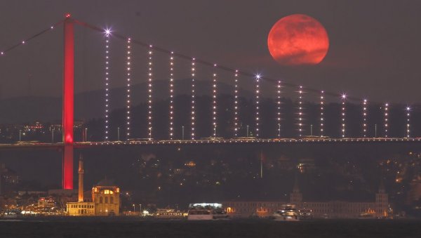 ВУЧЈИ МЕСЕЦ: Први пун месец у овој години (ФОТО) ВУЧЈИ МЕСЕЦ: Први пун месец у овој години (ФОТО)