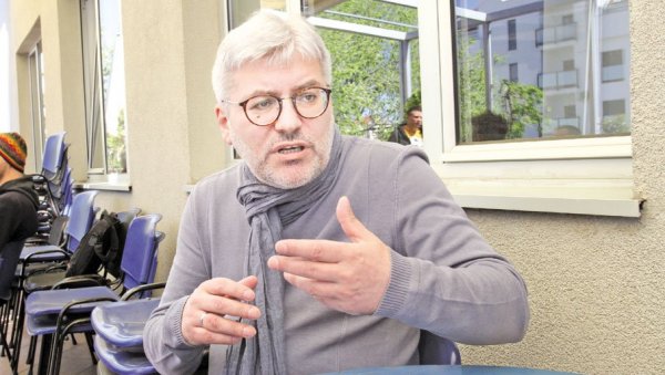 ДОСТОЈНИ НАСЛЕДНИЦИ НОБЕЛОВЦА: Данас свечано уручење награда Андрићевог института Водолазкину и Максимовићу ДОСТОЈНИ НАСЛЕДНИЦИ НОБЕЛОВЦА: Данас свечано уручење награда Андрићевог института Водолазкину и Максимовићу