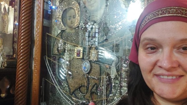ОСМЕХ КОЈИ НАМ СРЦА ГРЕЈЕ: Маја Ковачевић снимила Витлејемску Богомајку на срспком и руском језику ОСМЕХ КОЈИ НАМ СРЦА ГРЕЈЕ: Маја Ковачевић снимила Витлејемску Богомајку на срспком и руском језику