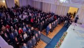 ПРИЗНАЊЕ ХУМАНОСТИ И СПАСАВАЊУ ЖИВОТА: Додик одликовао директора и лекаре бијељинске болнице „Свети врачеви“