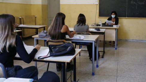 PRIHVATILI PROTKOL VLADE: Sindikati prosvete odustali od štrajka PRIHVATILI PROTKOL VLADE: Sindikati prosvete odustali od štrajka
