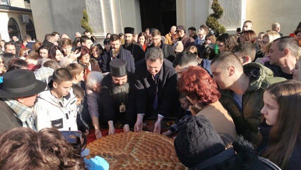 ЧАК 50 КИЛОГРАМА И 600 ПАРЧАДИ: У шабачкој чесници златник и три сребрњака ЧАК 50 КИЛОГРАМА И 600 ПАРЧАДИ: У шабачкој чесници златник и три сребрњака