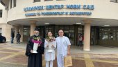 ПОКЛОНИ ЗА 16 БЕБА: Епархија бачка даровала новорођенчад рођену у Новом Саду на Божић ПОКЛОНИ ЗА 16 БЕБА: Епархија бачка даровала новорођенчад рођену у Новом Саду на Божић