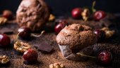 САВРШЕНИ МАФИНИ СА ЧОКОЛАДОМ И ВИШЊАМА: У нашој кући се праве свака четири дана САВРШЕНИ МАФИНИ СА ЧОКОЛАДОМ И ВИШЊАМА: У нашој кући се праве свака четири дана