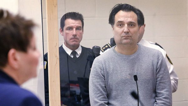 ПОЛИЦИЈА ПРОНАШЛА КРВАВЕ КЕСЕ, СЕКИРЕ, НОЖЕВЕ: Да ли су ово кључни докази у случају нестале Ане Волш? ПОЛИЦИЈА ПРОНАШЛА КРВАВЕ КЕСЕ, СЕКИРЕ, НОЖЕВЕ: Да ли су ово кључни докази у случају нестале Ане Волш?