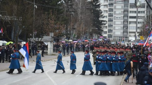 DEFILE I LET 200 DRONOVA U INAT RUŠITELJIMA RS: Uprkos pretnjama, proslava pod sloganom Simbol slobode