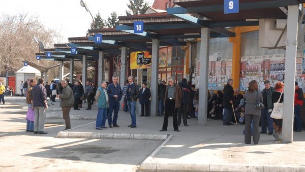 ПЕРОНИ БЕЗ ПОНУЂАЧА: Неизвесна реконструкција оронуле Аутобуске станице у Краљеву ПЕРОНИ БЕЗ ПОНУЂАЧА: Неизвесна реконструкција оронуле Аутобуске станице у Краљеву