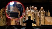 KAD PUSTI GLAS, DRUGI SLUŠAJU: Pas oduševio svojim performansom (VIDEO) KAD PUSTI GLAS, DRUGI SLUŠAJU: Pas oduševio svojim performansom (VIDEO)