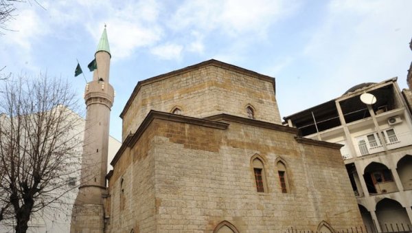 МУСЛИМАНСКИ ВЕРНИЦИ ДАНАС ПРОСЛАВЉАЈУ КУРБАН БАЈРАМ: У овим данима близу два милиона муслимана иде на ходочашће у Меку и Медину МУСЛИМАНСКИ ВЕРНИЦИ ДАНАС ПРОСЛАВЉАЈУ КУРБАН БАЈРАМ: У овим данима близу два милиона муслимана иде на ходочашће у Меку и Медину