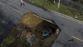 OGROMNA RUPA PROGUTALA AUTOMOBILE U LOS ANĐELESU: Vatrogasci izvlačili ljude iz vrtače koja se otvorila na putu (FOTO)