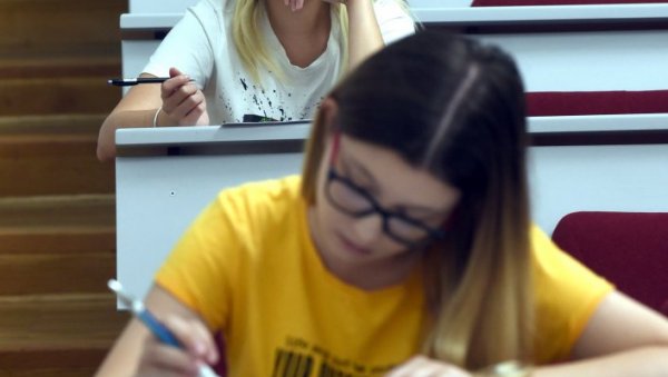 ДЕКАНИ СЕ БОЈЕ ЛОШЕ ГЕНЕРАЦИЈЕ НОВИХ СТУДЕНАТА: Проширени ректорски колегијум УБ поново без одлуке о државној матури ДЕКАНИ СЕ БОЈЕ ЛОШЕ ГЕНЕРАЦИЈЕ НОВИХ СТУДЕНАТА: Проширени ректорски колегијум УБ поново без одлуке о државној матури