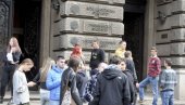 VUČIĆ NAJAVIO LEPE VESTI ZA STUDENTE: Dobiće studentske kartice za popuste