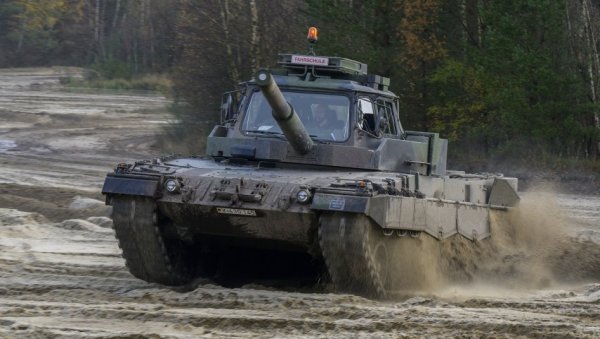 ЛЕОПАРД СТИЖЕ У УКРАЈИНУ: Дуда потврдио - Пољска ће Кијеву испоручити 10 немачких тенкова ЛЕОПАРД СТИЖЕ У УКРАЈИНУ: Дуда потврдио - Пољска ће Кијеву испоручити 10 немачких тенкова