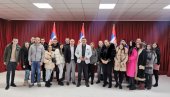 МОЈА ПРВА ПЛАТА У КОСОВСКОЈ МИТРОВИЦИ: Уговоре о раду потписало 30 младих МОЈА ПРВА ПЛАТА У КОСОВСКОЈ МИТРОВИЦИ: Уговоре о раду потписало 30 младих