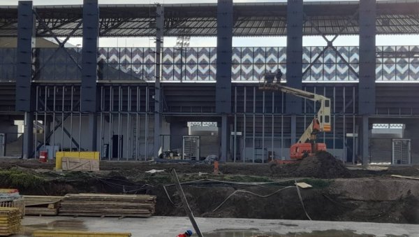 МИНИСТАР ЗА ЈАВНА УЛАГАЊА У ЛЕСКОВЦУ: Благојевић обилази радове на градском стадиону и реконструкцији Опште болнице МИНИСТАР ЗА ЈАВНА УЛАГАЊА У ЛЕСКОВЦУ: Благојевић обилази радове на градском стадиону и реконструкцији Опште болнице