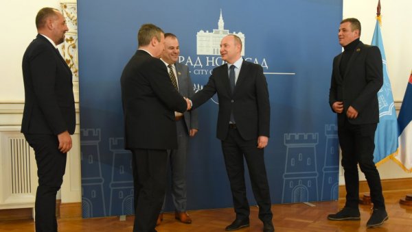 ЈАЧА САРАДЊА НОВОГ САДА И ХЕРЦЕГ НОВОГ: Подршка црногорским приморским градовима на путу до титуле Европске престонице културе 2028. године ЈАЧА САРАДЊА НОВОГ САДА И ХЕРЦЕГ НОВОГ: Подршка црногорским приморским градовима на путу до титуле Европске престонице културе 2028. године