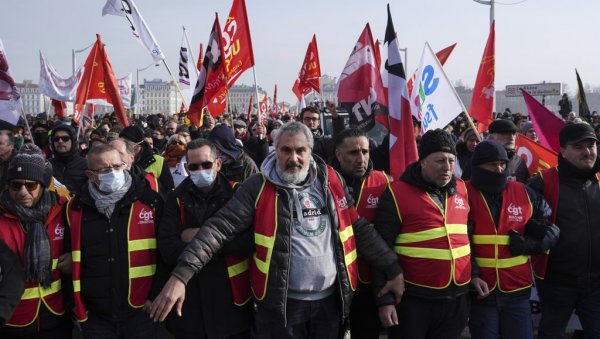 ПОРТПАРОЛ ФРАНЦУСКЕ ВЛАДЕ: Већина Француза сматра да је реформа пензионог система неопходна ПОРТПАРОЛ ФРАНЦУСКЕ ВЛАДЕ: Већина Француза сматра да је реформа пензионог система неопходна