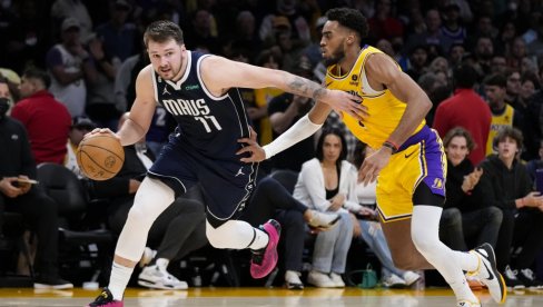STEP BEK TROJKA JE REŠILA TEKSAŠKI DERBI: Luka Dončić je utišao navijače! STEP BEK TROJKA JE REŠILA TEKSAŠKI DERBI: Luka Dončić je utišao navijače!