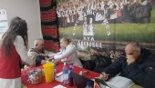 ХУМАНИ МЕШТАНИ ДРЕНОВЦА КОД ПАРАЋИНА: Донирањем крви обележили српску Нову годину ХУМАНИ МЕШТАНИ ДРЕНОВЦА КОД ПАРАЋИНА: Донирањем крви обележили српску Нову годину