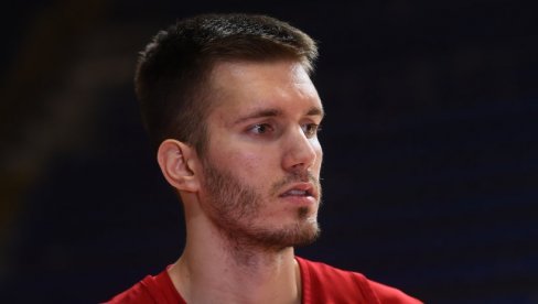 VELIKI UDARAC ZA SRBIJU I OLIMPIJAKOS: Filip Petrušev pravo sa meča Evrolige odveden u bolnicu!