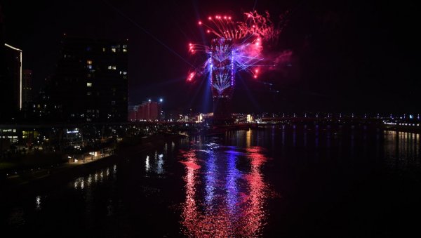 ВАТРОМЕТ НА КУЛИ БЕОГРАД: Спектакл поводом дочека Српске нове година (ФОТО) ВАТРОМЕТ НА КУЛИ БЕОГРАД: Спектакл поводом дочека Српске нове година (ФОТО)