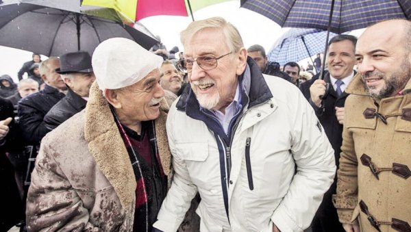 ОПТУЖУЈУ ВУЧИЋА ДА НЕГИРА МАСАКР: Обележавање 25. годишњице убиства терориста у Рачку, Приштина искористила за нове провокације ОПТУЖУЈУ ВУЧИЋА ДА НЕГИРА МАСАКР: Обележавање 25. годишњице убиства терориста у Рачку, Приштина искористила за нове провокације