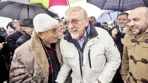 OPTUŽUJU VUČIĆA DA NEGIRA MASAKR: Obeležavanje 25. godišnjice ubistva terorista u Račku, Priština iskoristila za nove provokacije OPTUŽUJU VUČIĆA DA NEGIRA MASAKR: Obeležavanje 25. godišnjice ubistva terorista u Račku, Priština iskoristila za nove provokacije