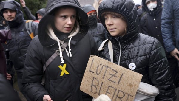 У ИНАТ ЗАПАДУ: Немци подржали Русе на протесту у Берлину У ИНАТ ЗАПАДУ: Немци подржали Русе на протесту у Берлину