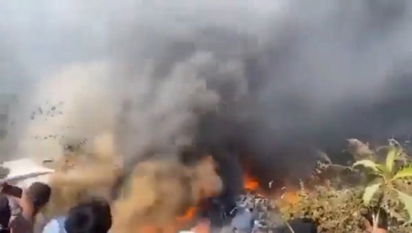 ТРАГЕДИЈА У НЕПАЛУ ПОСТАЈЕ СВЕ ВЕЋА: У паду авиона погинуле најмање 32 особе (ВИДЕО) ТРАГЕДИЈА У НЕПАЛУ ПОСТАЈЕ СВЕ ВЕЋА: У паду авиона погинуле најмање 32 особе (ВИДЕО)