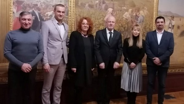 НЕМАЦ ВРШЧАНИМА ПОКЛОНИО ЧЕМБЕЛО: Музичка школа отвара одсек за рану музику НЕМАЦ ВРШЧАНИМА ПОКЛОНИО ЧЕМБЕЛО: Музичка школа отвара одсек за рану музику