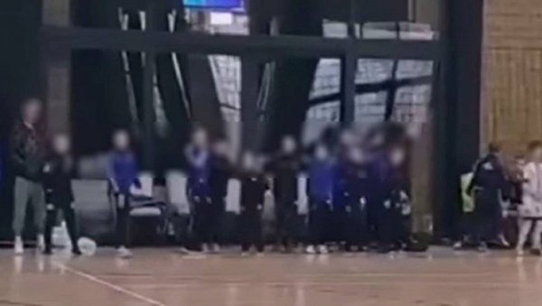ДЕЦА ИЗ СПЛИТА ВИКАЛА УБИ СРБИНА: Скандал на турниру у малом фудбалу, познати детаљи ДЕЦА ИЗ СПЛИТА ВИКАЛА УБИ СРБИНА: Скандал на турниру у малом фудбалу, познати детаљи