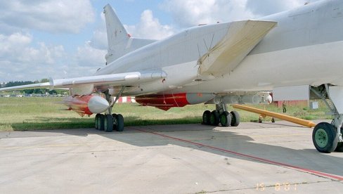 ОВЕ РАКЕТЕ СУ НЕУХВАТЉИВЕ ЗА УКРАЈИНСКУ ПВО: Крстареће пројектиле Х-22 и даље нико није оборио! (ВИДЕО) ОВЕ РАКЕТЕ СУ НЕУХВАТЉИВЕ ЗА УКРАЈИНСКУ ПВО: Крстареће пројектиле Х-22 и даље нико није оборио! (ВИДЕО)