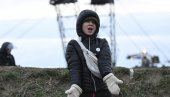 ГРЕТА ТУНБЕРГ УДАЉЕНА СА ПРОТЕСТА: Одбила да послуша полицију, морали да је уклоне ГРЕТА ТУНБЕРГ УДАЉЕНА СА ПРОТЕСТА: Одбила да послуша полицију, морали да је уклоне