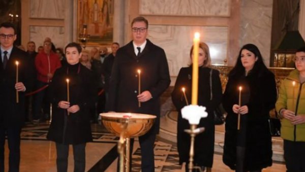 СРБИЈА НИЈЕ ЗАБОРАВИЛА: Вучић на помену поводом годишњице убиства Оливера Ивановића (ФОТО) СРБИЈА НИЈЕ ЗАБОРАВИЛА: Вучић на помену поводом годишњице убиства Оливера Ивановића (ФОТО)