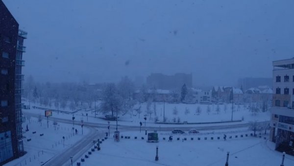 СНЕГ ОКОВАО СЛОВЕНИЈУ: Возачи у проблему, поједини путеви затворени СНЕГ ОКОВАО СЛОВЕНИЈУ: Возачи у проблему, поједини путеви затворени