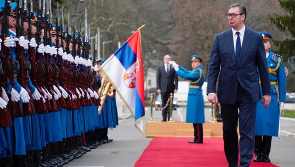ФОРМИРАЈУ СЕ ОСОВИНЕ ПРОТИВ СРБИЈЕ Вучић о војним пактима у региону: Спремни смо да бранимо своју земљу, али не желимо ратове и сукобе ФОРМИРАЈУ СЕ ОСОВИНЕ ПРОТИВ СРБИЈЕ Вучић о војним пактима у региону: Спремни смо да бранимо своју земљу, али не желимо ратове и сукобе