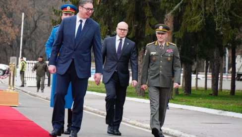 VUČIĆ DANAS U BATAJNICI: Sa Vučevićem i Mojsilovićem obilazi jedinice PVO VUČIĆ DANAS U BATAJNICI: Sa Vučevićem i Mojsilovićem obilazi jedinice PVO