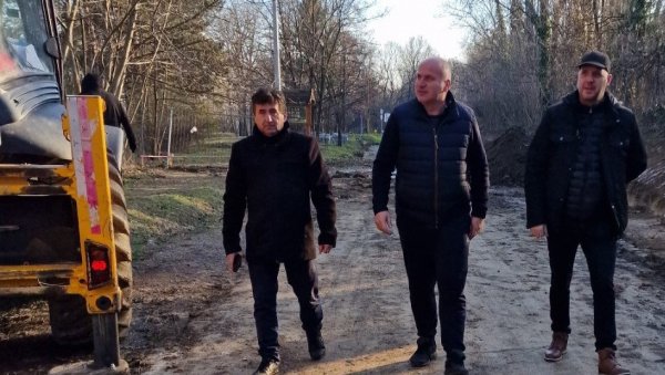 ВОЛГИНА ШИРА ЗА ПЕТ МЕТАРА: Реконструкција значајне саобраћајнице на Звездари, још места и за пешаке ВОЛГИНА ШИРА ЗА ПЕТ МЕТАРА: Реконструкција значајне саобраћајнице на Звездари, још места и за пешаке