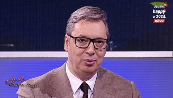 ВУЧИЋ У ЋИРИЛИЦИ: Председник упознао нацију са подацима које је цела Србија чекала (ФОТО) ВУЧИЋ У ЋИРИЛИЦИ: Председник упознао нацију са подацима које је цела Србија чекала (ФОТО)